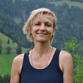 Claudia Marth, Yogalehrerin